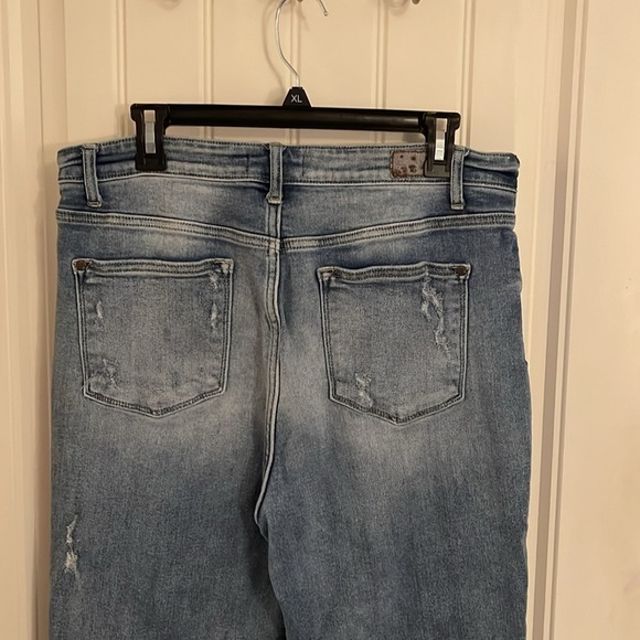 Judy Blue Women's Size 15/32 Straight Fit Distressed Medium Wash Raw Hem Jeans - Picture 7 of 14